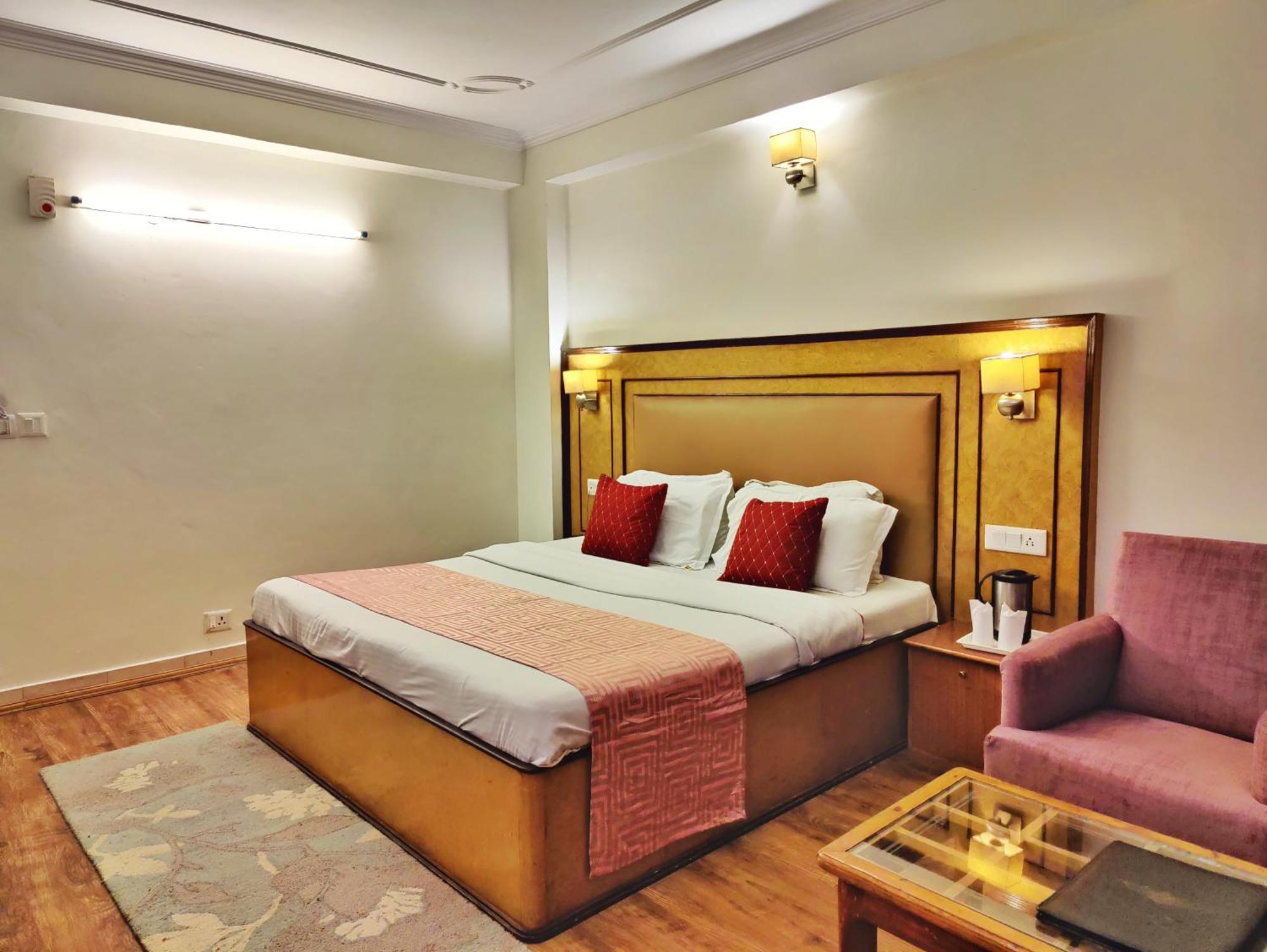 Surya International Hotel Manali Near Mall Road Extérieur photo