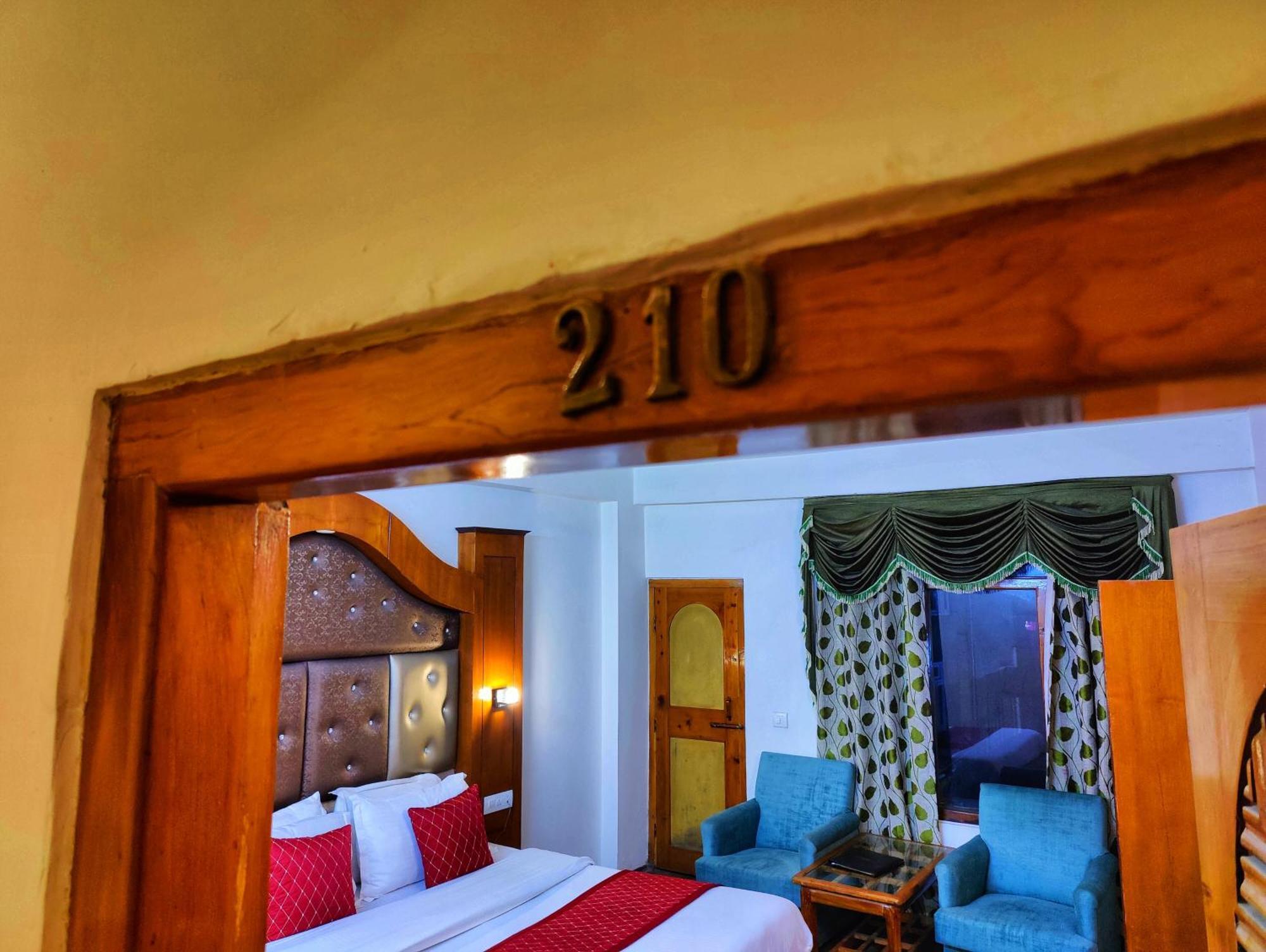 Surya International Hotel Manali Near Mall Road Extérieur photo