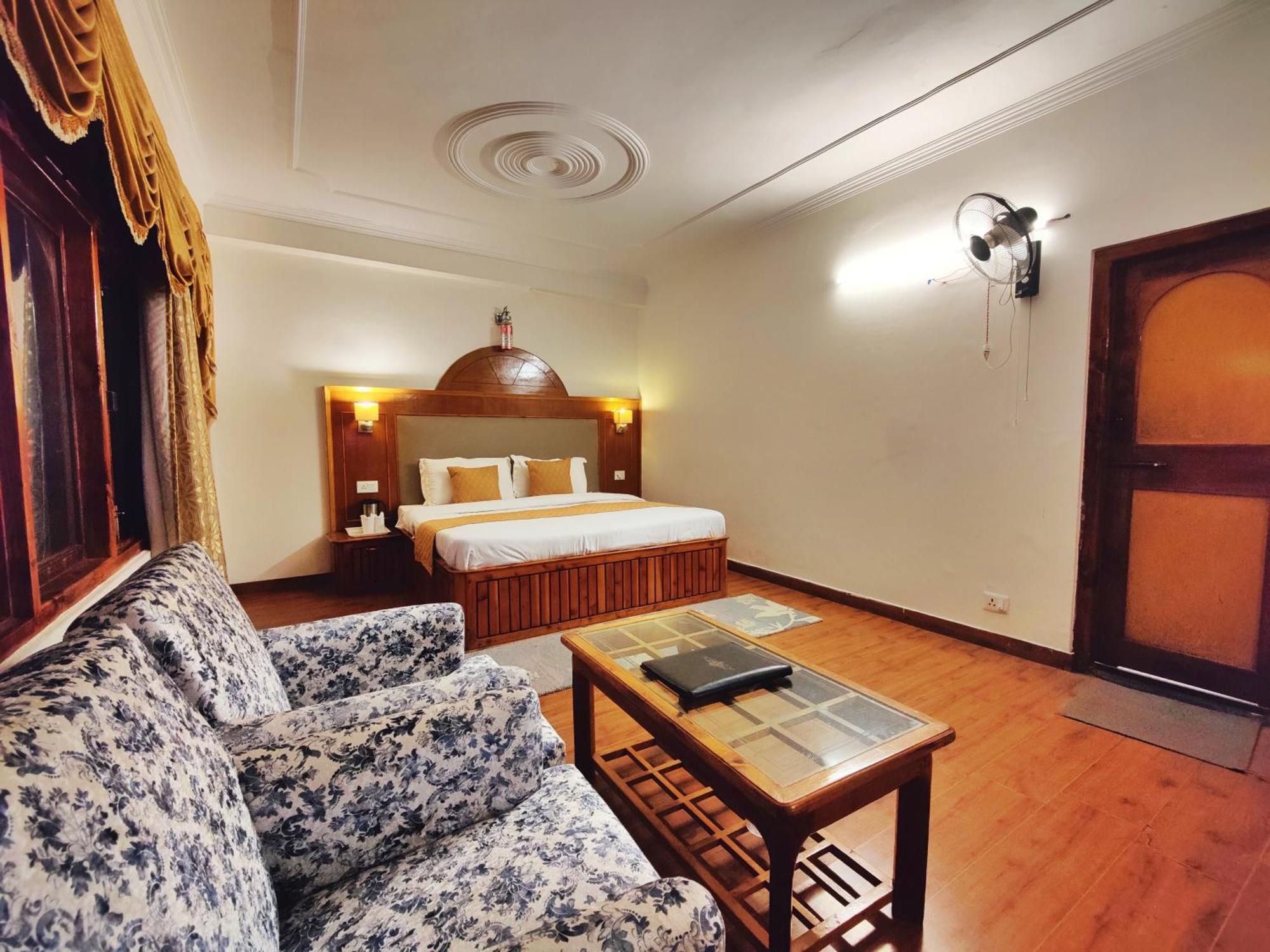 Surya International Hotel Manali Near Mall Road Extérieur photo