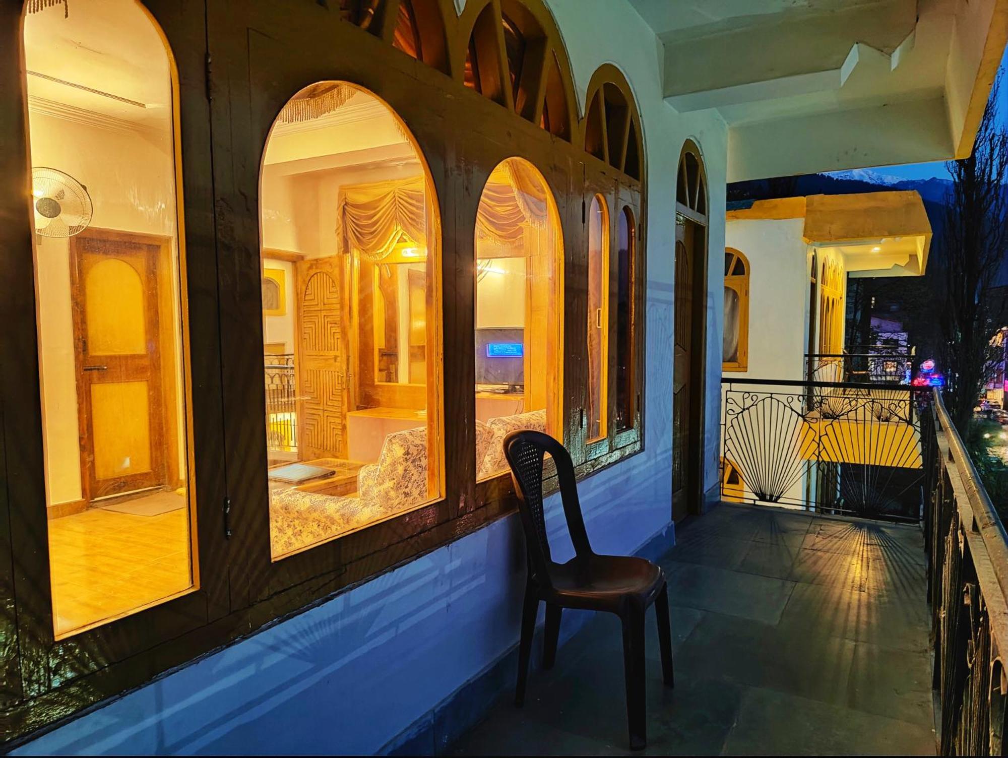 Surya International Hotel Manali Near Mall Road Extérieur photo