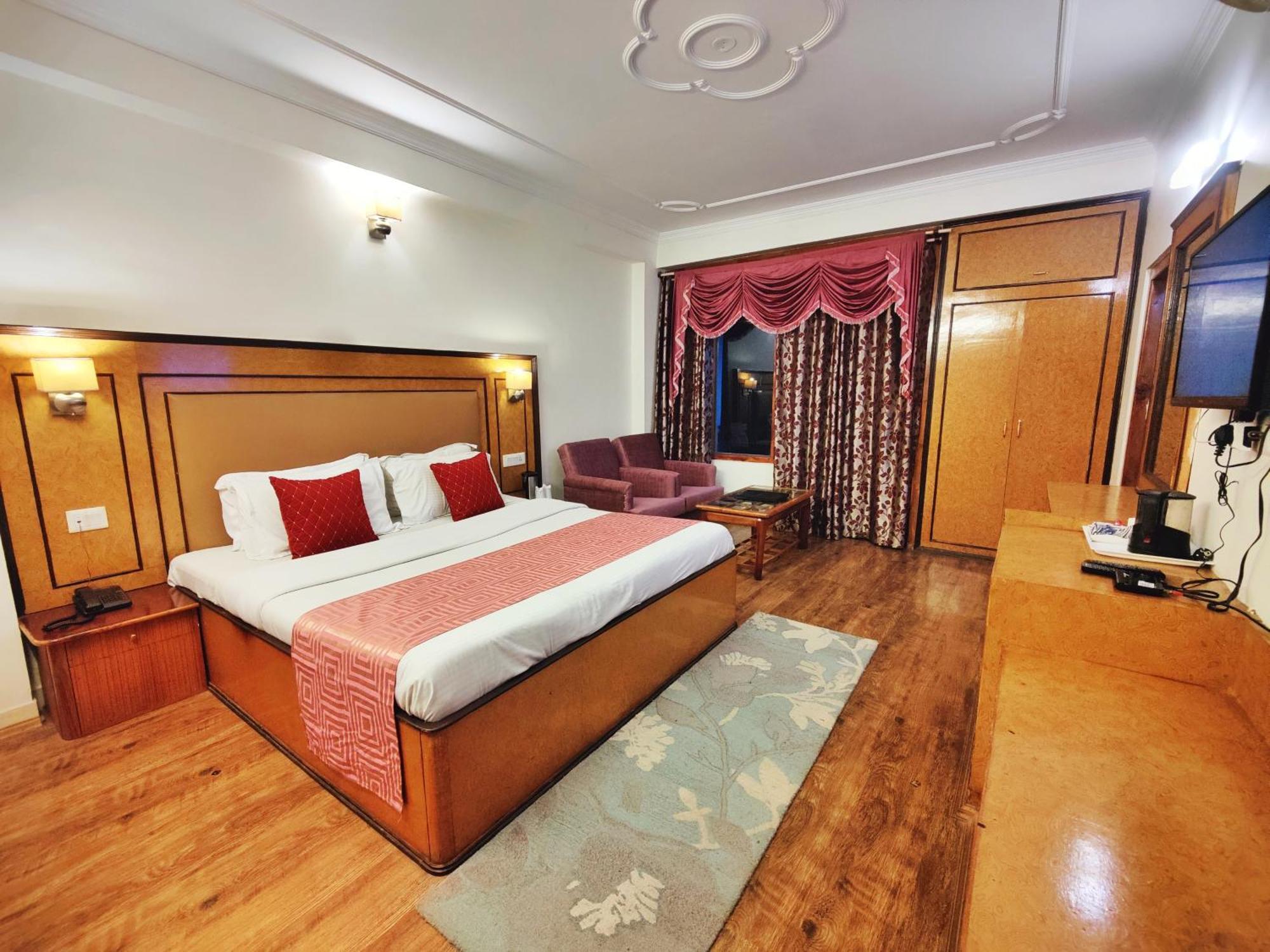 Surya International Hotel Manali Near Mall Road Extérieur photo