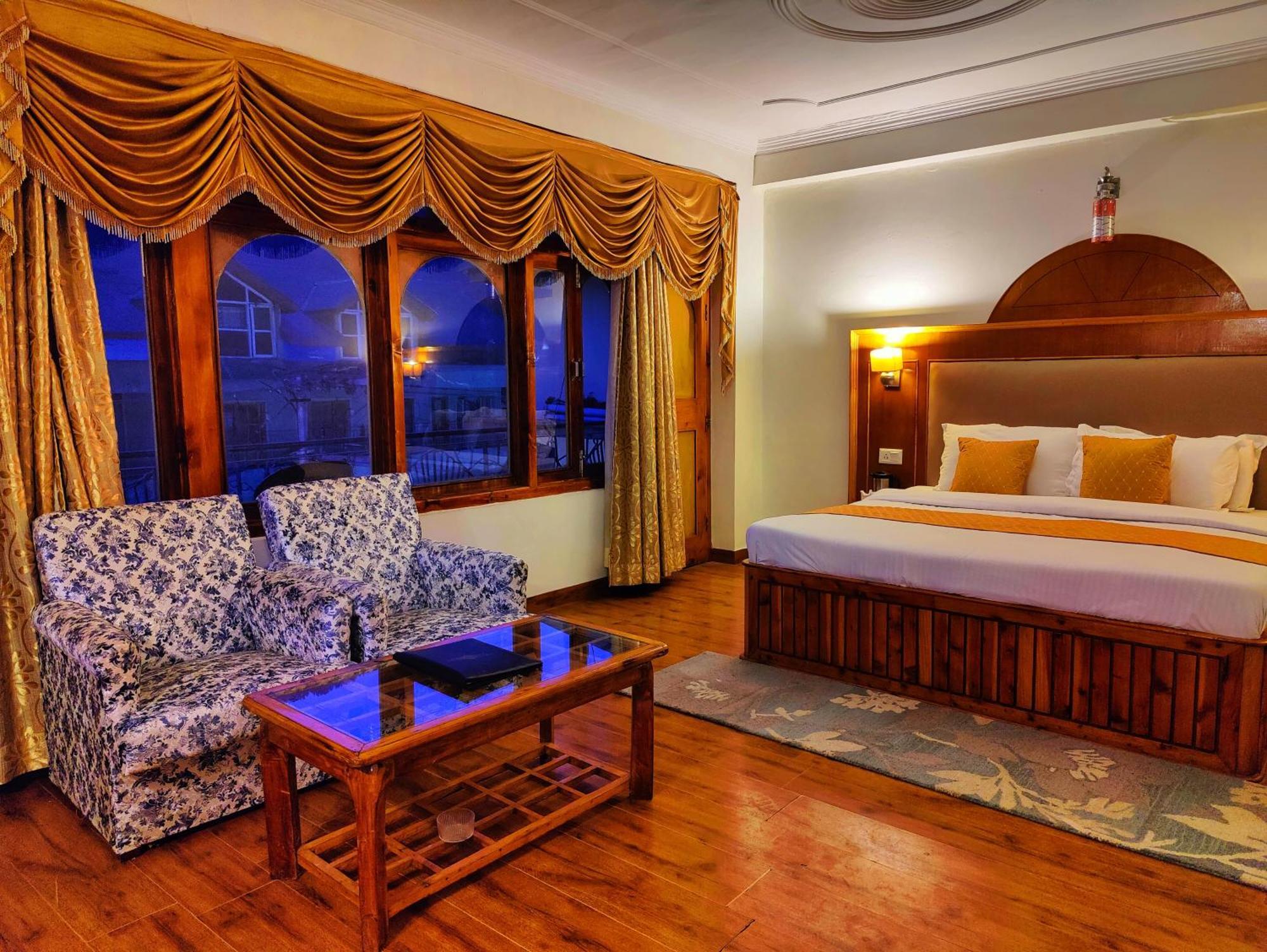 Surya International Hotel Manali Near Mall Road Extérieur photo