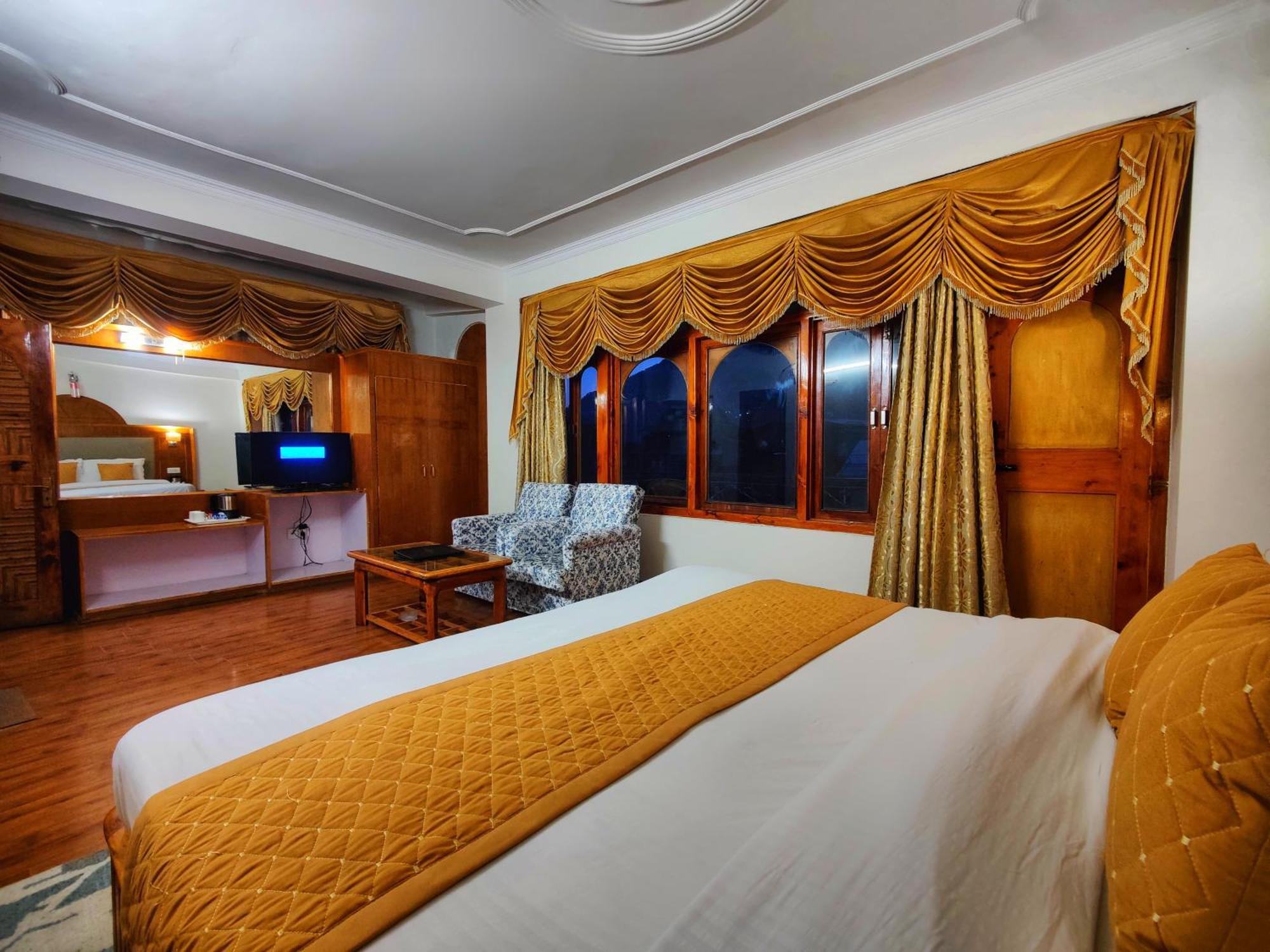 Surya International Hotel Manali Near Mall Road Extérieur photo