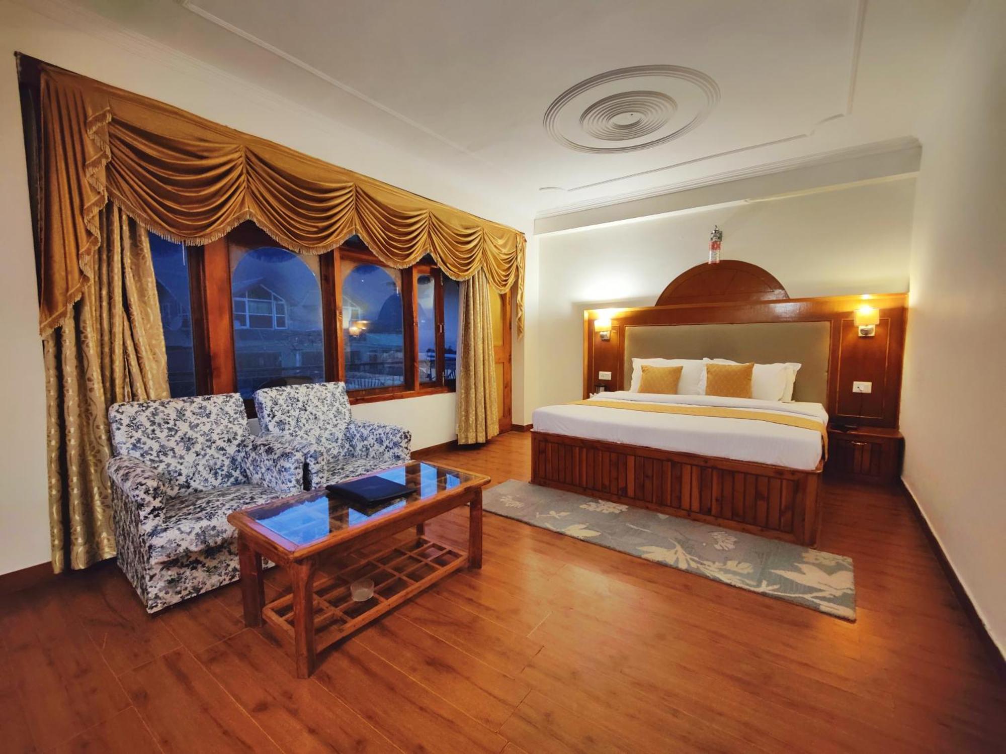 Surya International Hotel Manali Near Mall Road Extérieur photo