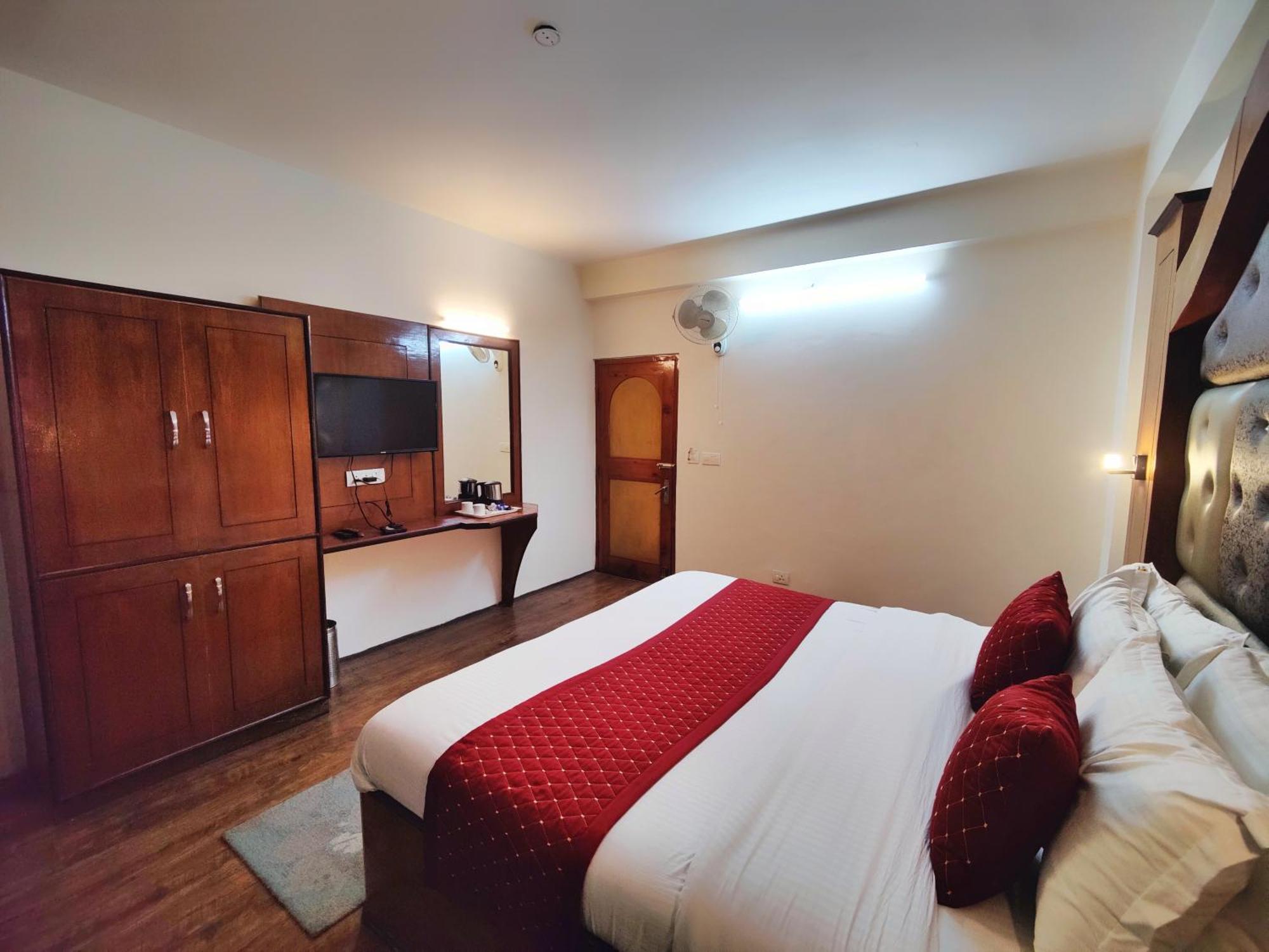 Surya International Hotel Manali Near Mall Road Extérieur photo