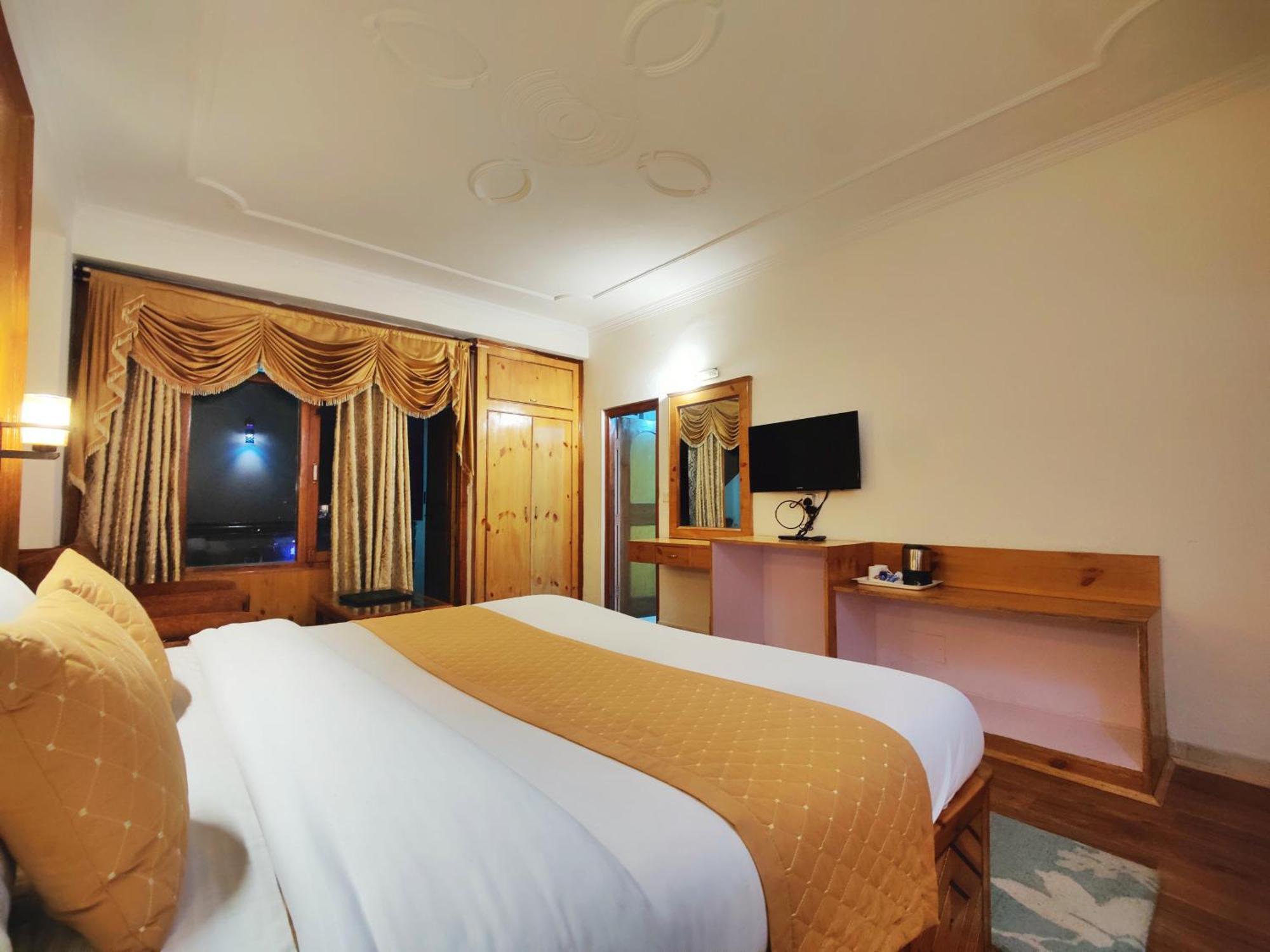 Surya International Hotel Manali Near Mall Road Extérieur photo