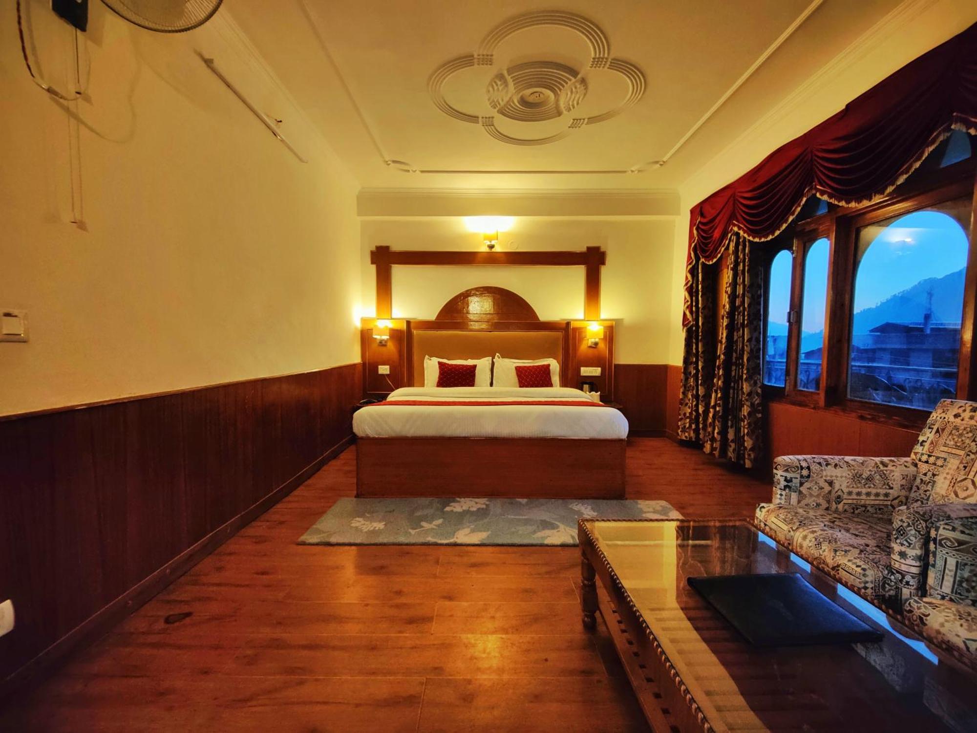 Surya International Hotel Manali Near Mall Road Extérieur photo