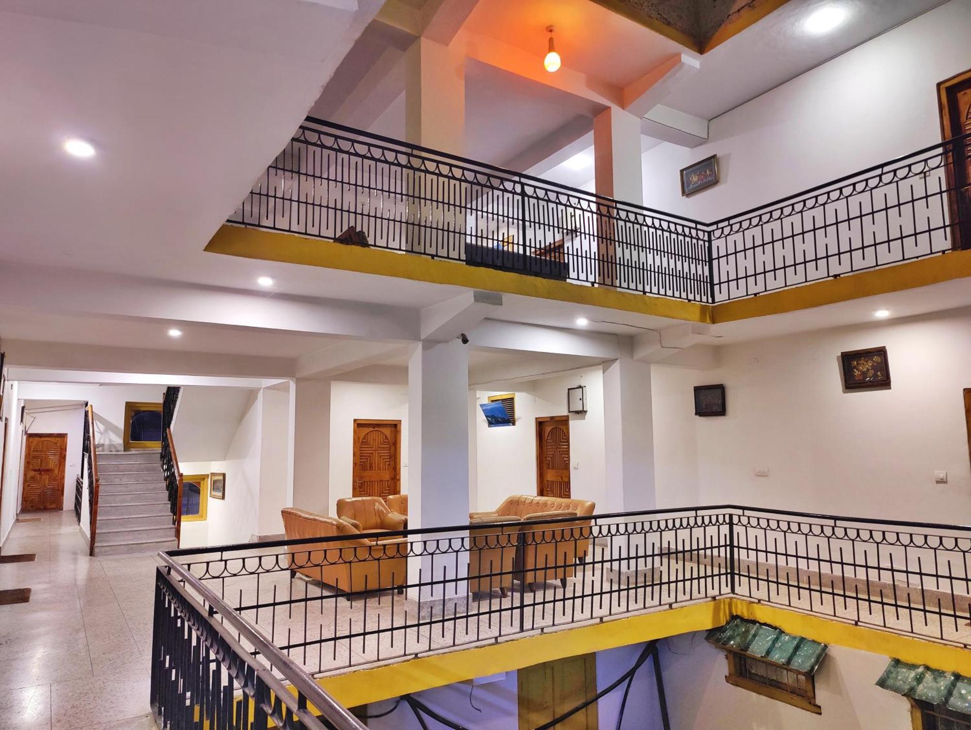 Surya International Hotel Manali Near Mall Road Extérieur photo