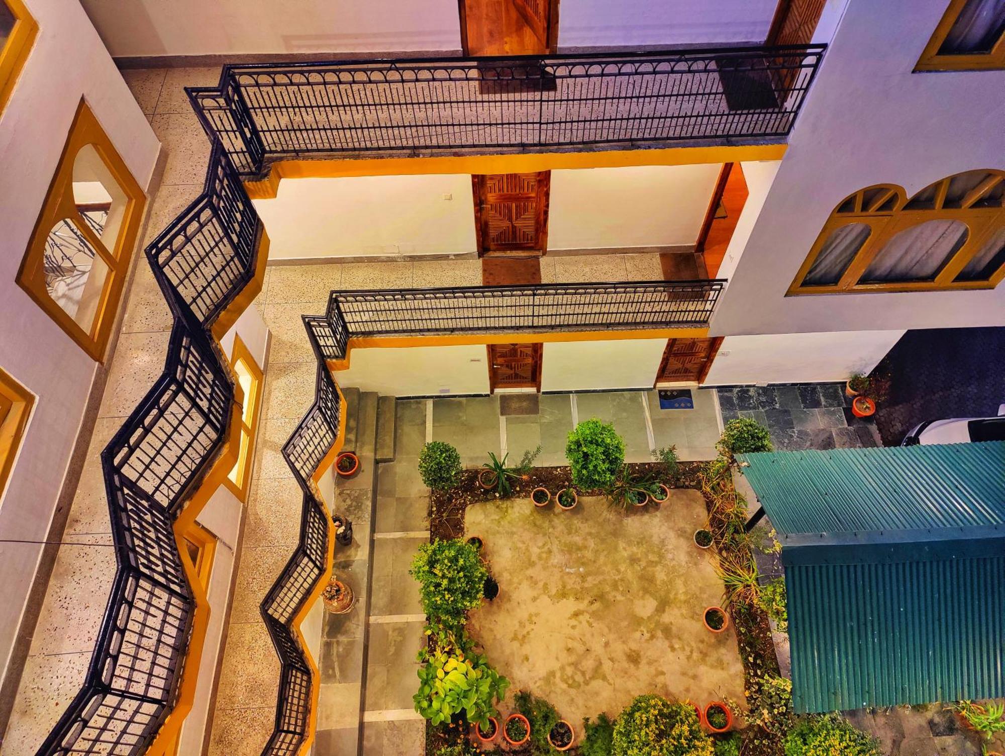 Surya International Hotel Manali Near Mall Road Extérieur photo